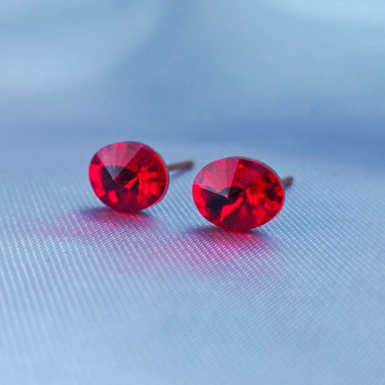 Imagen de Broquel Óvalo Exitoso Swarovski Rojo