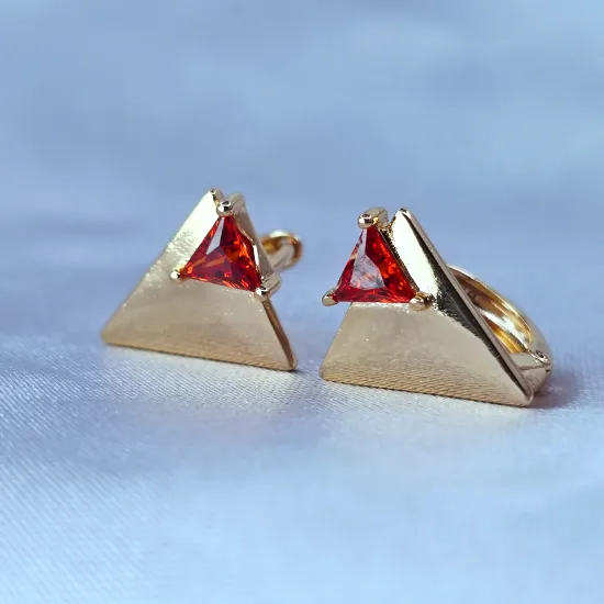 Imagen de Huggie Triángulo de Oro y Cristal Rojo