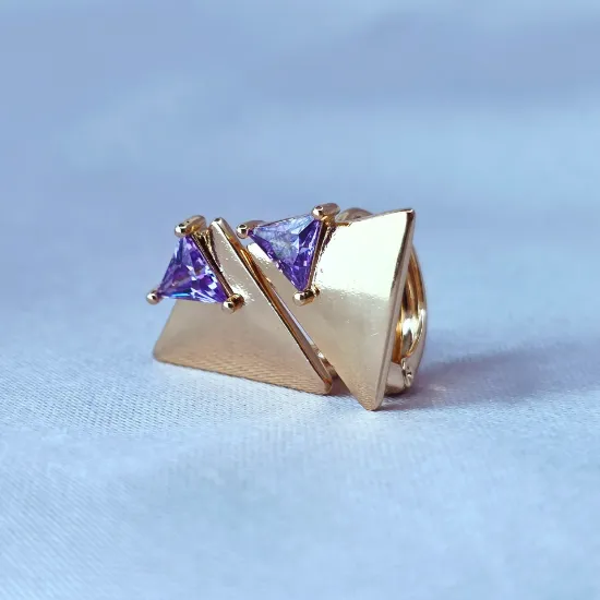 Imagen de Huggie Triángulo de Oro y Cristal Malva