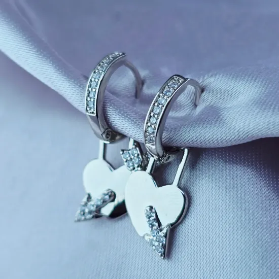 Imagen de Arete Desmontable Corazón Flechado