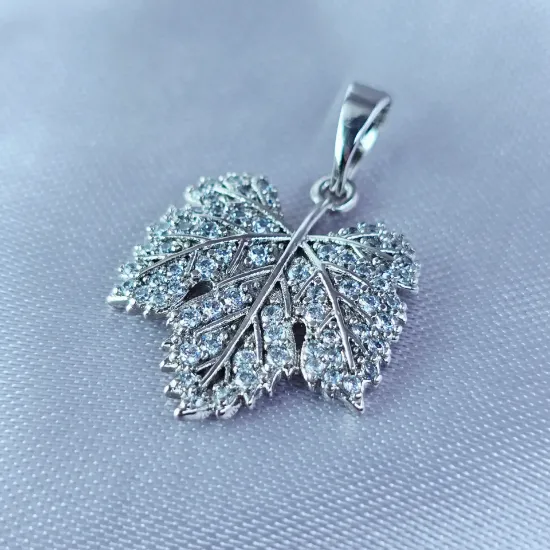 Imagen de Dije Hoja Maple