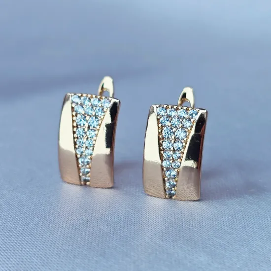 Imagen de Huggie Triángulo con Cristales