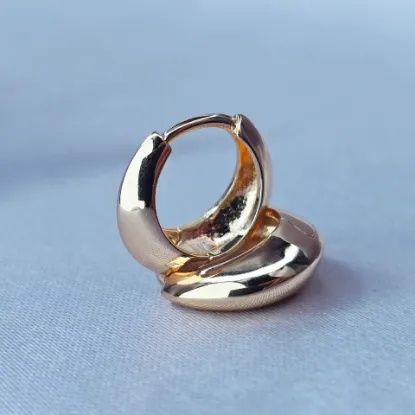 Imagen de Huggie Clásica y Atemporal de Oro