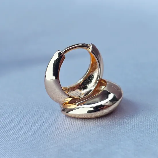 Imagen de Huggie Clásica y Atemporal de Oro