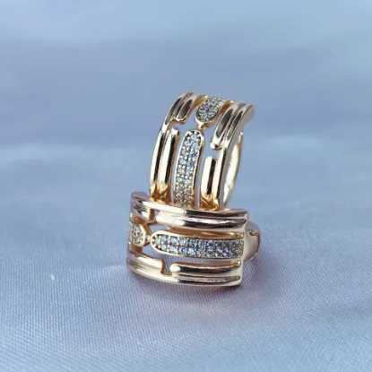 Picture of Huggie Attraction of Crystals