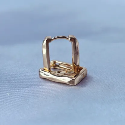 Picture of Huggie Chemistry of Gold