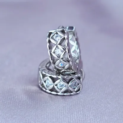 Picture of Huggie Design Openwork