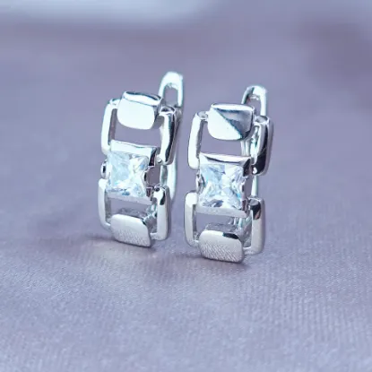 Picture of Huggie Link with Diamond Cubic