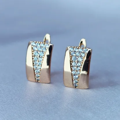 Imagen de Huggie Triángulo con Cristales