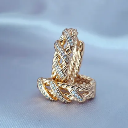 Picture of Huggie Spiral of Crystals