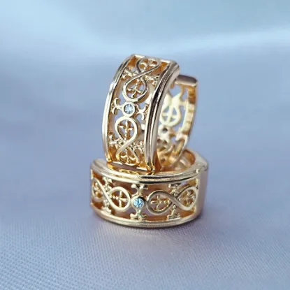 Picture of Fine Gold Threads & Light Huggie