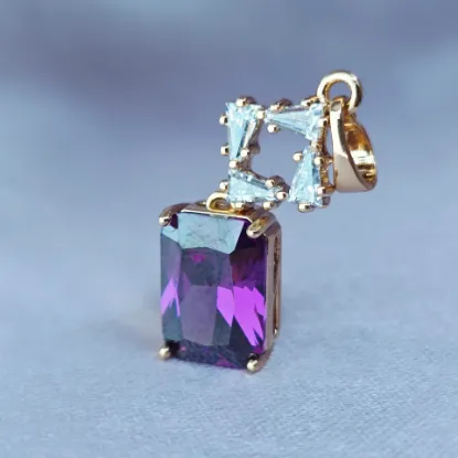 Imagen de Dije Bello Diseño Morado