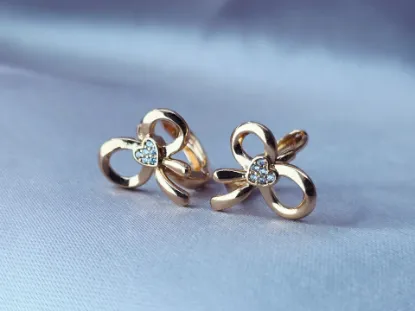 Imagen de Huggie Moño de Oro y Mini Corazón