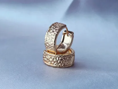 Imagen de Huggie Texturizado de Oro