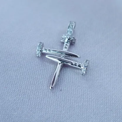 Imagen de Dije Cruz Clavos de Oro Blanco