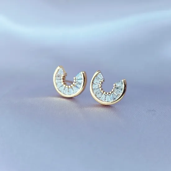 Imagen de Broquel Forma de Letra "C" con Circonias