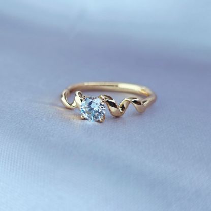 Imagen de Anillo Circonia y Espiral de Oro 