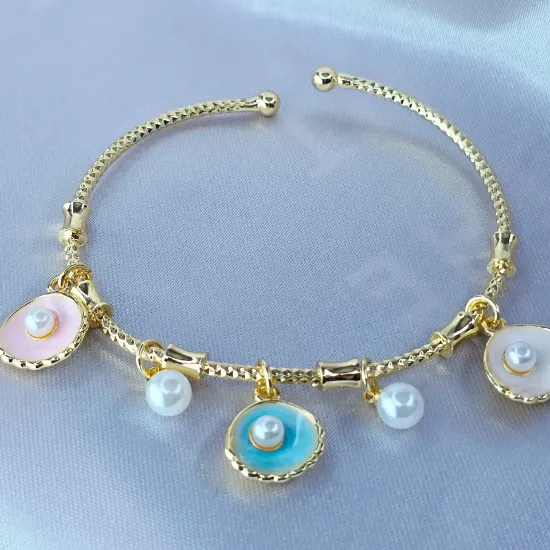 Imagen de Brazalete Semiabierto Perlas y Conchas Tornasol Pastel Talla 1802