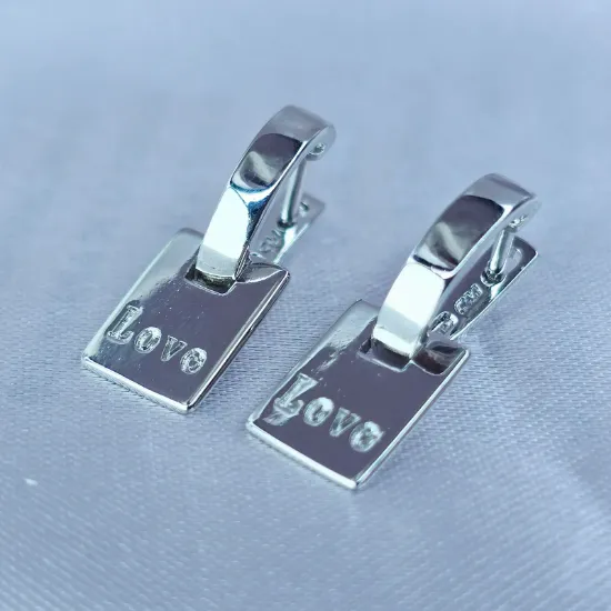 Imagen de Arete Placa Love
