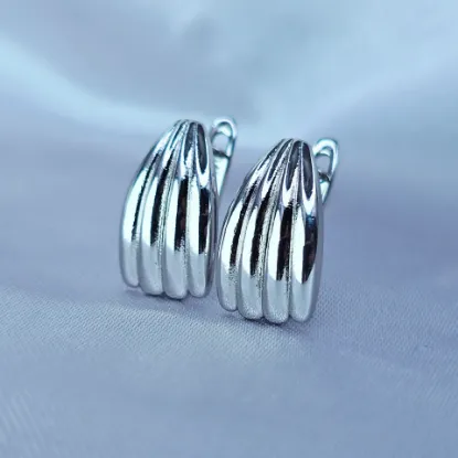 Picture of Shell Triangle Huggie