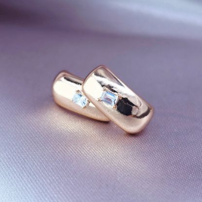 Picture of Rectangular Detail Huggie