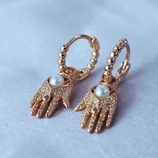 Imagen de Arete Desmontable Mano Elegante
