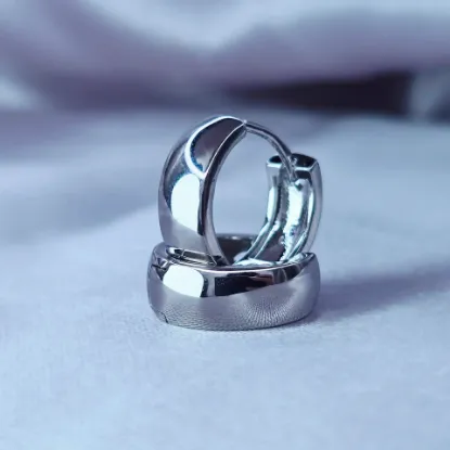 Picture of Pure Reflection Huggie