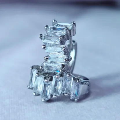 Picture of Faceted Rectangular Huggie