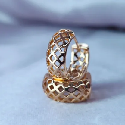 Picture of Gold Grid Huggie