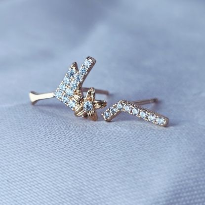Picture of Mismatched Daisy Cocktail Stud Earring