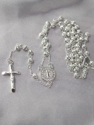 Imagen de Collar Rosario San Benito Fe Blanca 5104