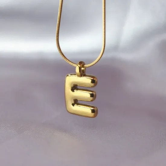 Imagen de Collar Esencia con Inicial E  4401